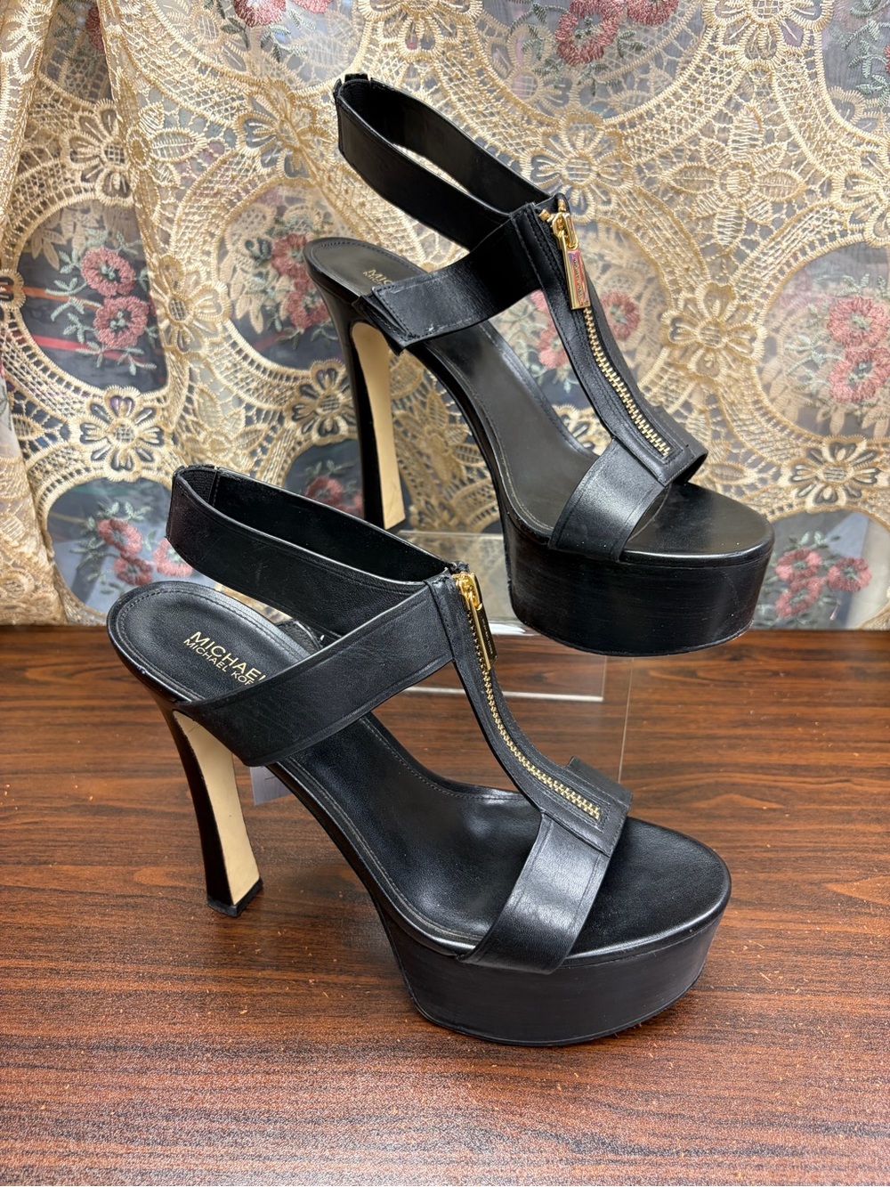 Michael Kors Berkley Platform Sandal - Picture 2 of 8